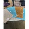 Image 2 : 4 NEW MEMORY FOAM SOFT BATH MATTS, 2 ARE 23.6 X 35.4 AND 2 ARE 15.7 X 23.6