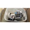 Image 1 : TOTE OF ASSORTED HOUSEHOLD GOODS