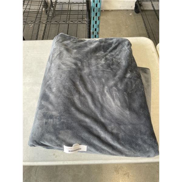 AS NEW WATERPROOF REVERSIBLE BLANKET, APPROX 90 X 108 INCH