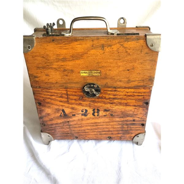 Antique Northern Electric Company Cabbose set A