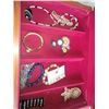 Image 15 : Jewelry Case & Vintage Costume Jewelry A