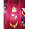 Image 18 : Jewelry Case & Vintage Costume Jewelry A