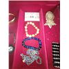 Image 19 : Jewelry Case & Vintage Costume Jewelry A