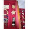 Image 22 : Jewelry Case & Vintage Costume Jewelry A