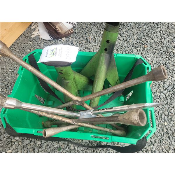 Lug Wrenches & Jacks C