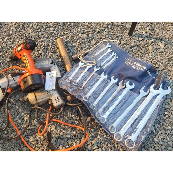 Tools & B&D Cordless Drill C