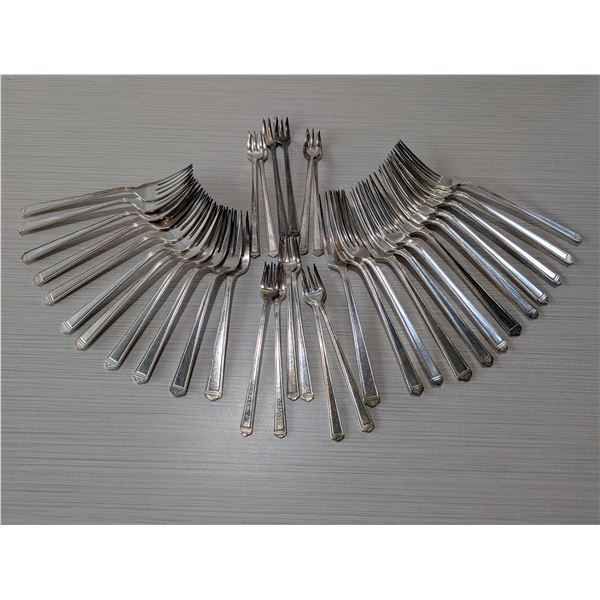 VINTAGE SILVERPLATE FORKS
