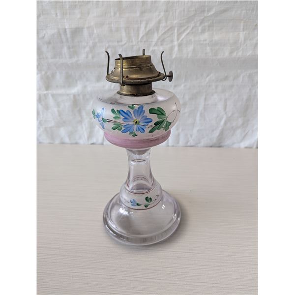 ANTIQUE W.B.G. Corp Eldorado hand-painted glass oil lamp,