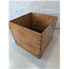 Image 2 : ANTIQUE wooden box  "CANADIAN BUTTER SASKATCHEWAN"