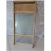 Image 5 : ANTIQUE WASH BOARD