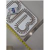 Image 2 : CRIBBAGE BOARD AND CASINO CARD DECK