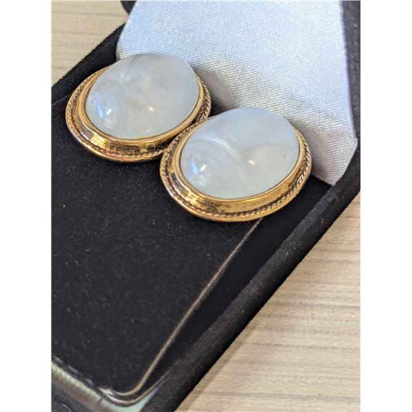 MABE PEARL Clip-on Earrings