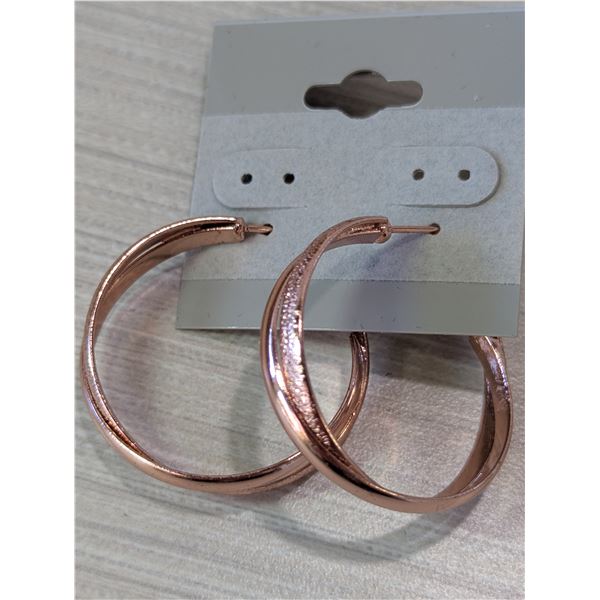 VINTAGE STARDUST ROSE COLOURED PIERCED EARRINGS