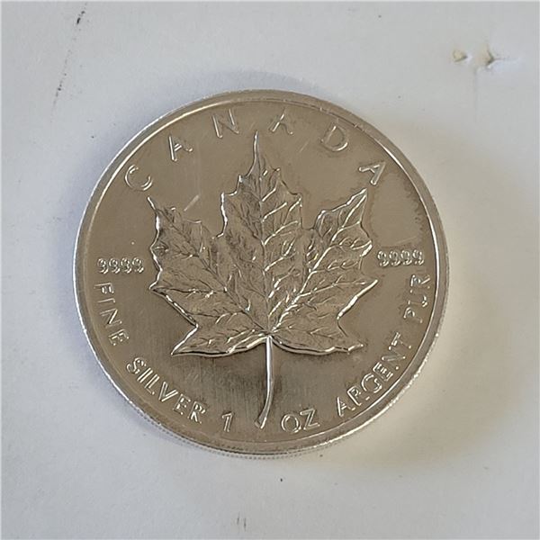 2010 1 Ounce Maple Leaf $5 Dollar Silver Coin - No GST