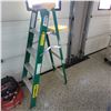 Image 1 : 5 Foot Featherlite Painter's Ladder