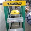 Image 2 : 5 Foot Featherlite Painter's Ladder