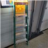 Image 4 : 5 Foot Featherlite Painter's Ladder