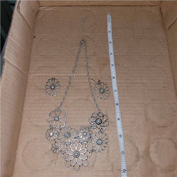 Lia Sophia Earrings & Matching Necklace Set