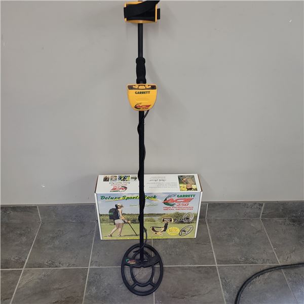 Garrett Ace 2.50 Metal Detector w// Box & Bonus 9x12 Head