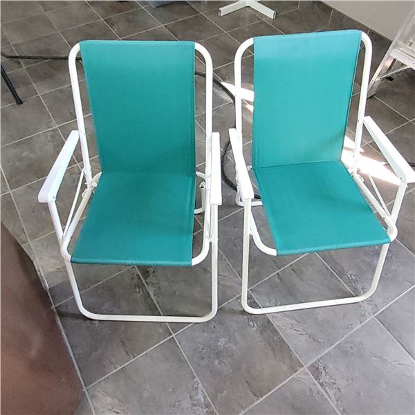 Pair of 2 Vintage Cloth Lawn Chairs