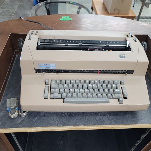 Vintage IBM Selecric II w/ 3 New Element Balls - Working and Has Been Maintained