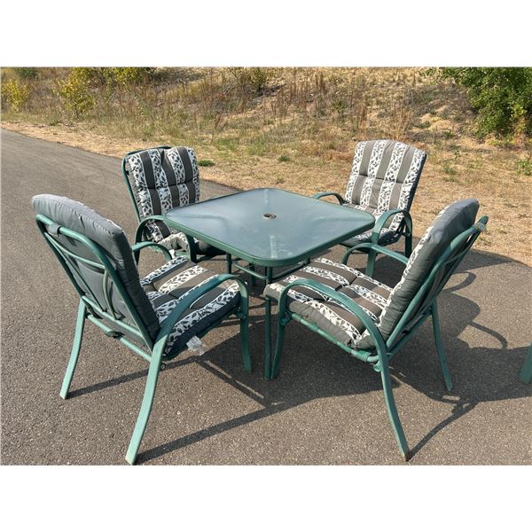 Patio Table w/ 4 Chairs and Matching Cushions - Great Condition