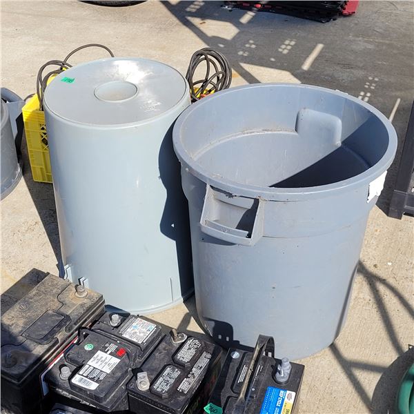 2 Garbage Cans