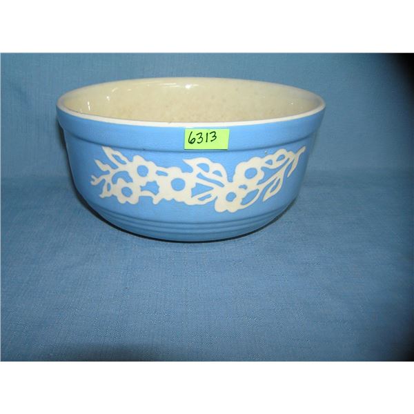 Vintage Cameo ware serving bowl