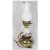 Image 3 : VINTAGE MILK GLASS TABLE LAMP