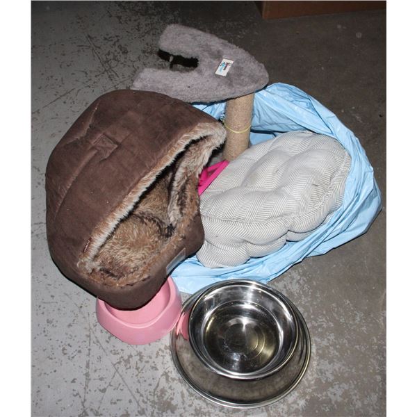 LOT OF USED CAT ITEMS INCL. CAT BEDS ADN SCRATCH