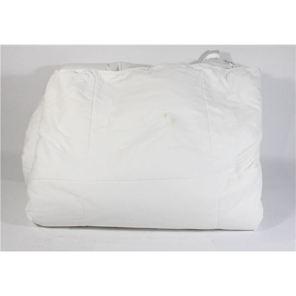 QUALITY MADE QUEEN SIZE DUVET, NOT NEW