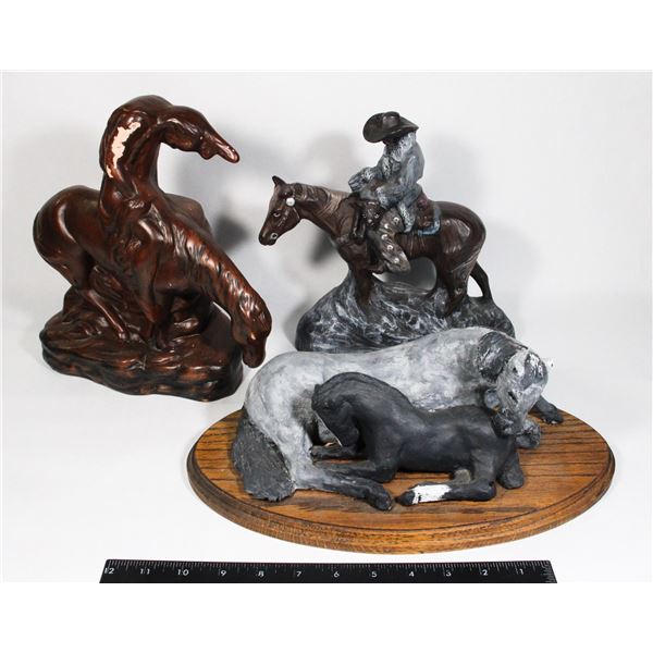VINTAGE 3 PIECES HORSE FIGURES