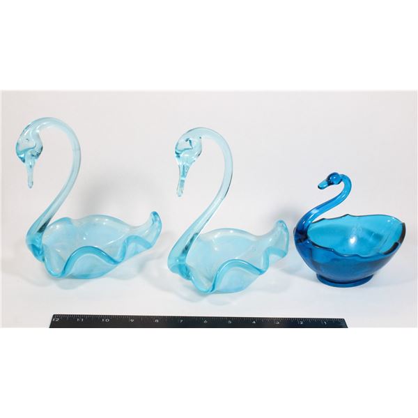 VINTAGE 3 TRINKET BOWLS GLASS SWANS