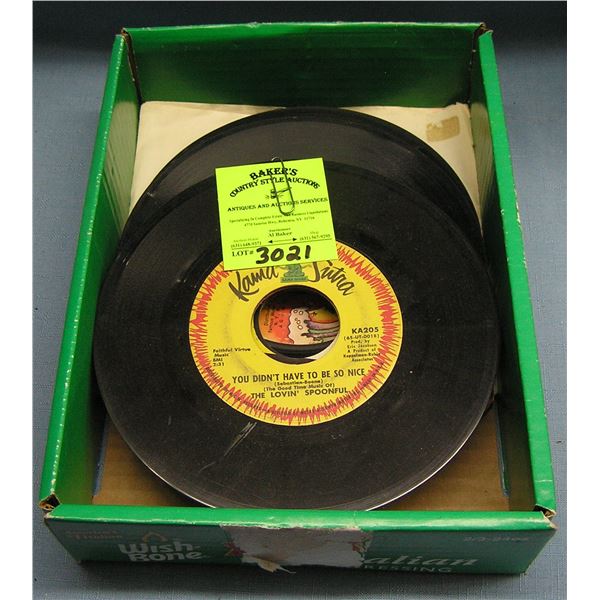 Mixed group of vintage 45 RPM records