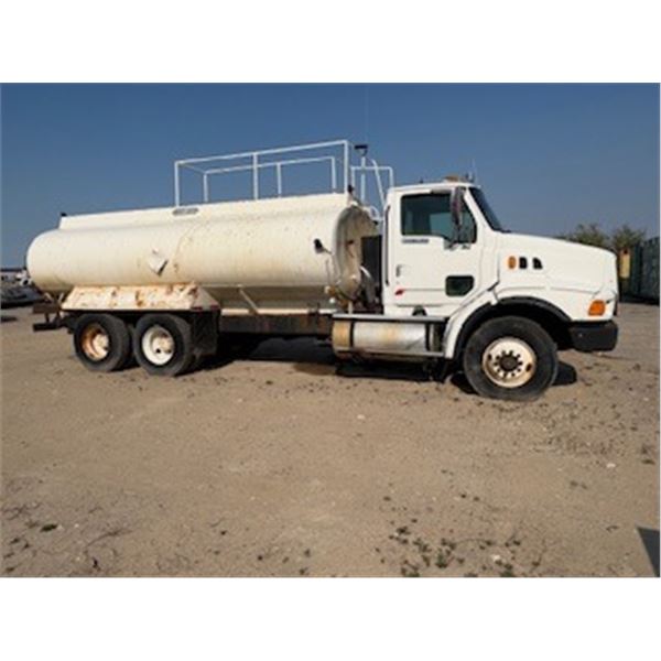 1998 LOUISVILLE WATER TRUCK - 3-LT9513