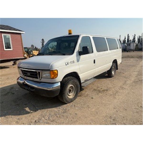 2005 FORD E350 VAN - 5.4 L