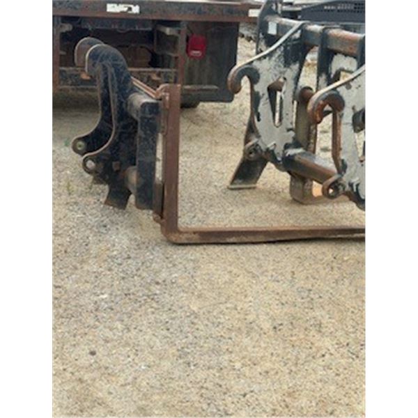 Loader Forks - only one fork