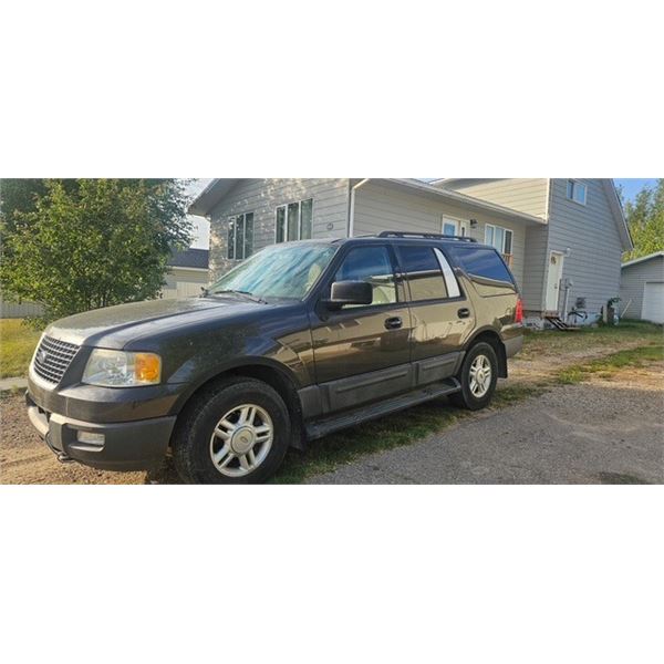 2005 Expedition -119,838 kms - Located in Hay River