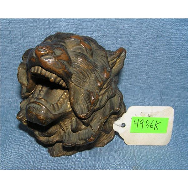 Lion head ink well