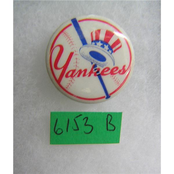 NY Yankees souvenir pin back button