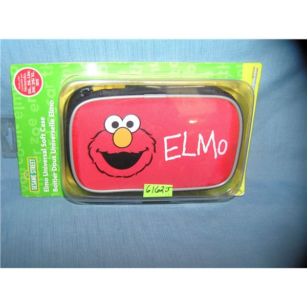 Elmo universal soft case mint on card