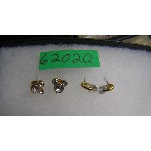 Pair of Costume jewelry earrings