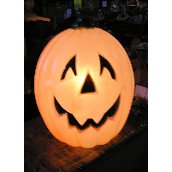 Large illuminated Halloween pumpkin display head