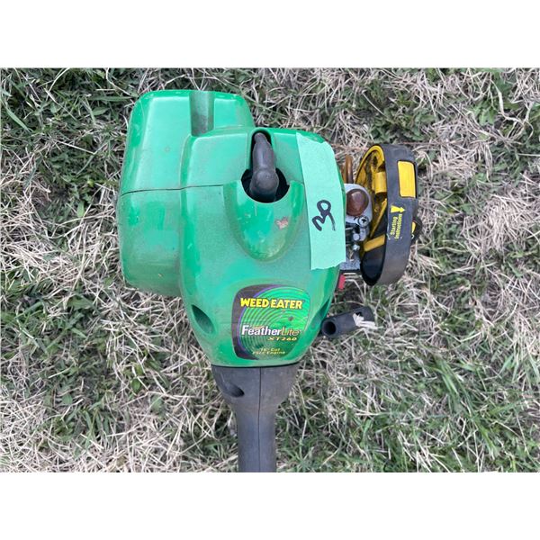 Weed Eater Featherlite XT260 gas-powered trimmer Tested and Working,  turned over