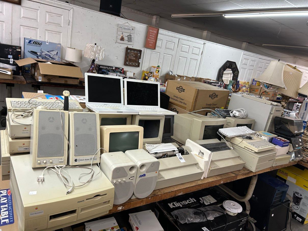 Large Vintage Mac Computer Collection - Bay Area Auction Services