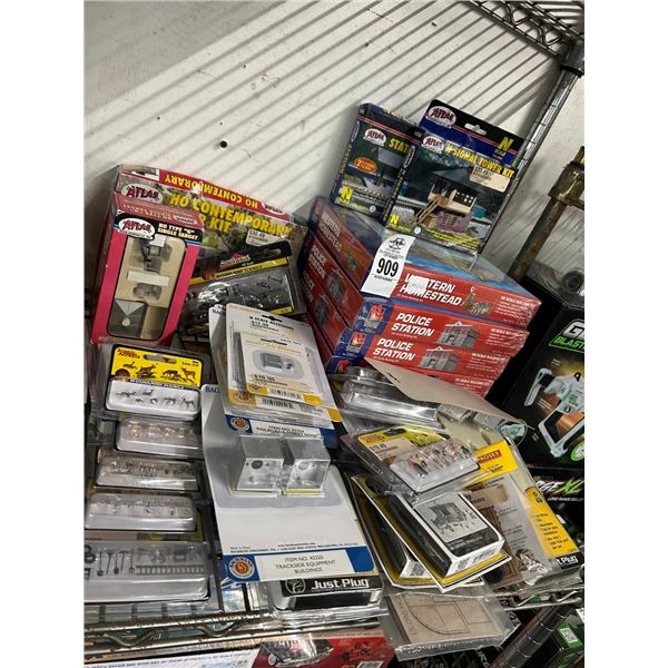 Boxman/Other Train Miniature Figurines Accessories Building/Décor - ALL