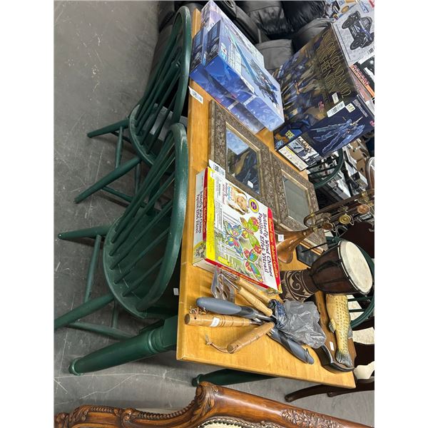 Oak Top Green Trim Dining Table w/4 Chairs