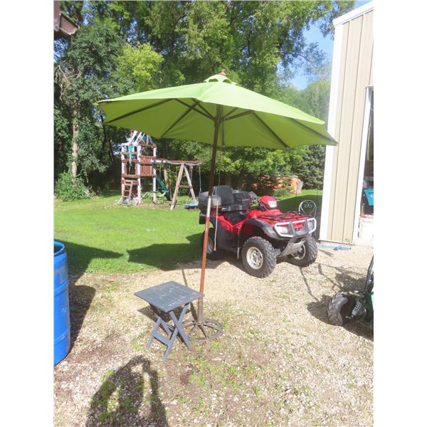 Free Standing Patio Umbrella with Side Table