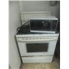 Image 1 : Stove and Microwave