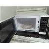 Image 5 : Stove and Microwave